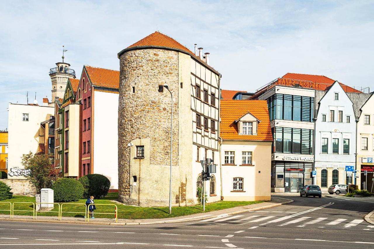 イェレニャ・グーラ Baszta Grodzkaホステル エクステリア 写真